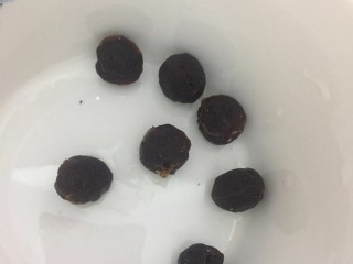 8、红枣银耳,去壳