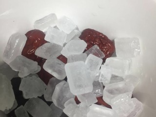 9、红枣银耳,桂圆干红枣冰糖备用
