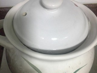 12、红枣银耳,加盖煮10分钟