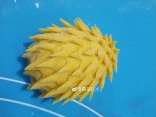 18、南瓜玫瑰花馒头,用小剪刀在身上剪刀出刺