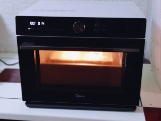 18、不一样的面食~圣诞老人馒头,启动美的蒸烤箱鲜嫩纯蒸功能100°蒸15分钟!蒸烤箱结束后焖5分钟再开门!(我用的是 美的 X6-348E微蒸烤一体机电蒸箱)