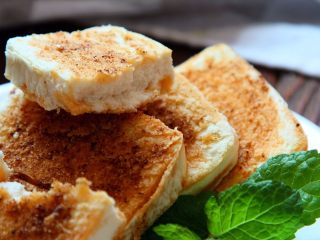 13、椒盐烤馍片,酥脆的椒盐烤馍片就上桌了