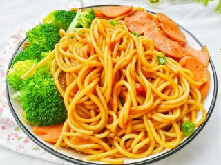 23、番茄火腿意面,好吃到停不下来。