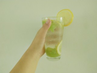 5、青提柠檬气泡水—夏天的快乐,这一杯成本5块钱不到，比点外卖划算很多呀