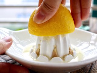 4、蓝莓Mojito鸡尾酒,柠檬挤出汁