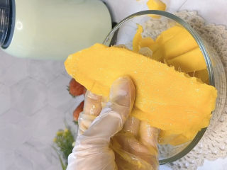 9、芒果西米捞,芒果就处理好了，一点都不浪费，也不会弄得到处是果汁，很难看。