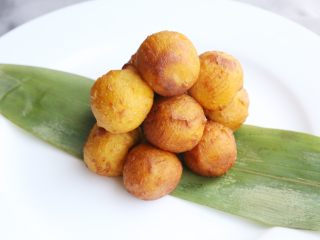 13、红薯丸子,装盘，完成。