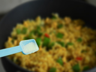 11、咖喱鸡丁炒饭,调入少许盐即可