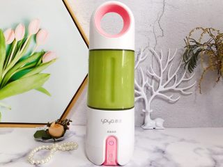 8、属于春天的果汁～羊角蜜香梨汁,双击启动，榨汁机开始工作了，这里我们只需一个程序，40秒，但是你如果想口感更为细腻，那么可以使用两个程序，即80秒