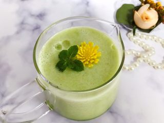 11、属于春天的果汁～羊角蜜香梨汁,再加以点缀装饰