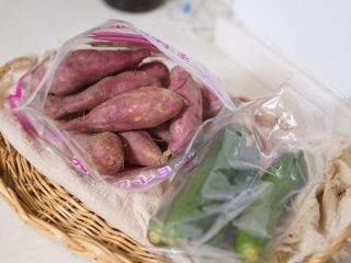 4、日常健身餐减肥餐营养便当,主食类。主要是低gi又有饱腹感的主食，推荐，小番薯，紫薯。个头小的，来3个就足够了。替代品有，土豆，芋头，山药，还有杂粮饭，黎麦等等。