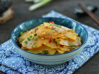 15、凉拌香辣土豆片,成品图