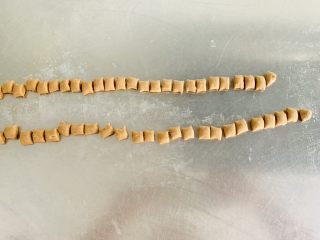 6、脏脏珍珠奶茶,均匀地切成小剂子