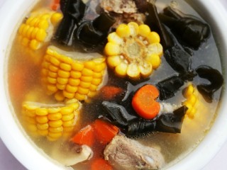 12、玉米海带筒骨汤,天气热了，记得经常炖给家人喝。