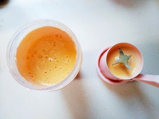 4、芒果西米捞,打成芒果泥。