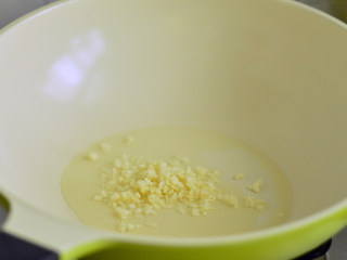 5、培根炒饭,爆香蒜蓉