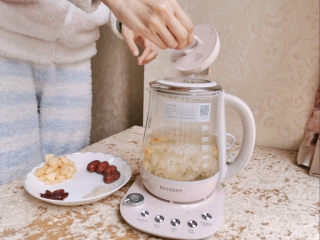 5、蔓越莓银耳羹简易养生壶版,剩余十分钟开盖