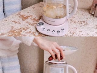 6、蔓越莓银耳羹简易养生壶版,加入红枣、苹果