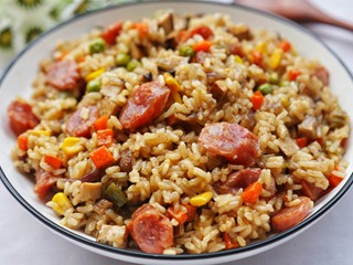 22、香到流口水的香菇腊肠焖饭,简单方便。