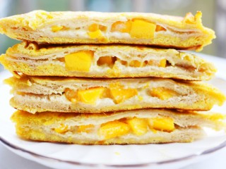 12、好吃到爆的酸奶芒果土司,切开，开吃！