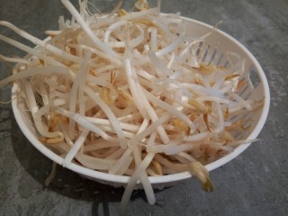 6、什锦家常炒面,还买了绿豆芽200克