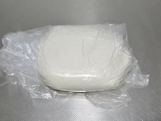 5、老街煎堆,放入食品袋中，静置30分钟