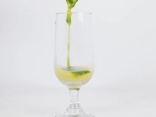 4、爱上这个夏天，微醺让你温暖而美丽！,倒入奇异果果酱