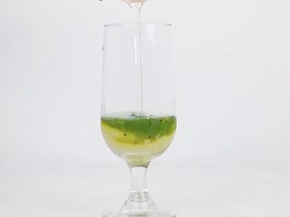 5、爱上这个夏天，微醺让你温暖而美丽！,倒入竹蔗冰糖糖浆