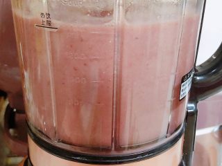 6、玫瑰花蜜红豆沙,破壁机选择豆浆按键，破壁机大约工作35分钟。