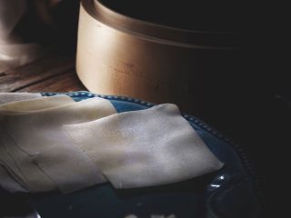 11、皮薄肉嫩的 纯肉烧卖,取一张云吞皮