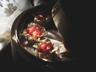 17、皮薄肉嫩的 纯肉烧卖,放入包好的烧卖