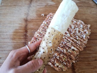 5、团团圆圆——珍珠圆子, 山药上锅隔水蒸熟后去皮。