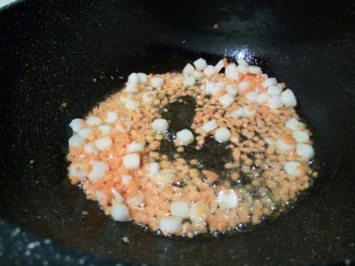 10、炒饭秀什锦蛋炒饭,下年糕粒翻炒变软，