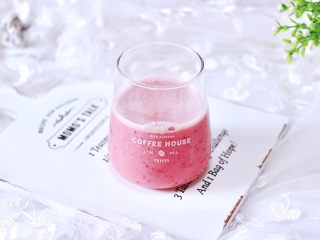 16、车厘子草莓冰奶昔,成品一