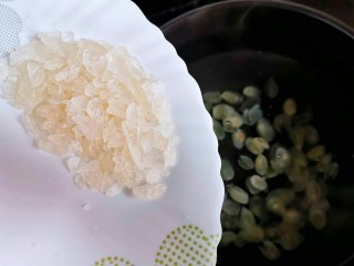 5、喝一碗抵过敷十张面膜,养颜美容的平价燕窝,黄冰糖