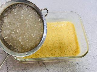 13、芒果西米捞,倒入西米