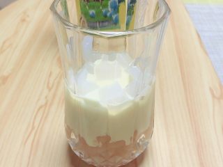 6、奶茶三兄弟,再加入椰果粒。