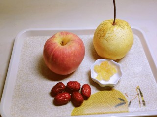 1、苹果雪梨汤,食材准备好