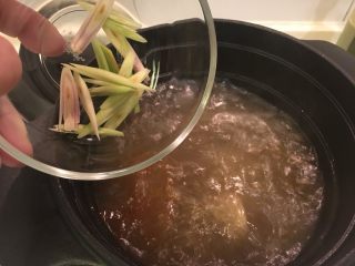 6、泰式酸辣虾汤面,加香茅