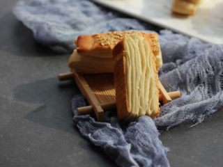 21、中式点心：千层酥,千层酥就是有很多分层！