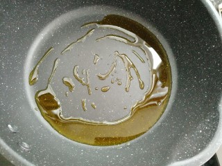 7、黄瓜青菜蛋炒饭,热锅烧油