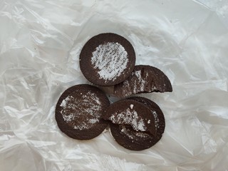 4、不怕化的冰激凌，看我让它72变~,奥利奥去掉夹心。