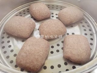 10、黑全麦小刀切馒头,开水上锅，中大火，20分钟。