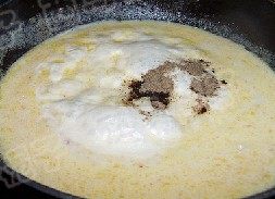 10、奶油蘑菇鸡肉饭,下入淡奶油 黑胡椒 盐