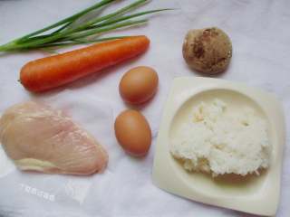 1、蛋皮饭卷,准备食材