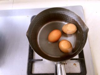 7、卤肉饭,煮鸡蛋，喜欢卤几个就煮几个