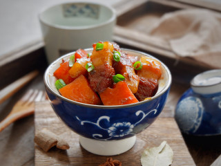 14、五花肉烧胡萝卜,成品图~