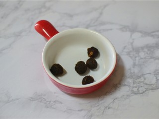 6、枸杞桂圆粥,去皮