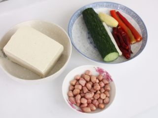 1、美味下饭宫保豆腐,需要用到的食材。