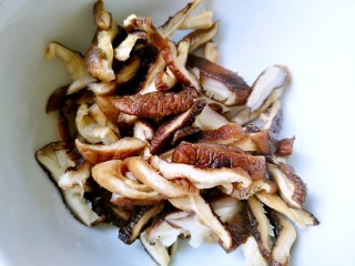 7、海鲜粥,香菇切丝